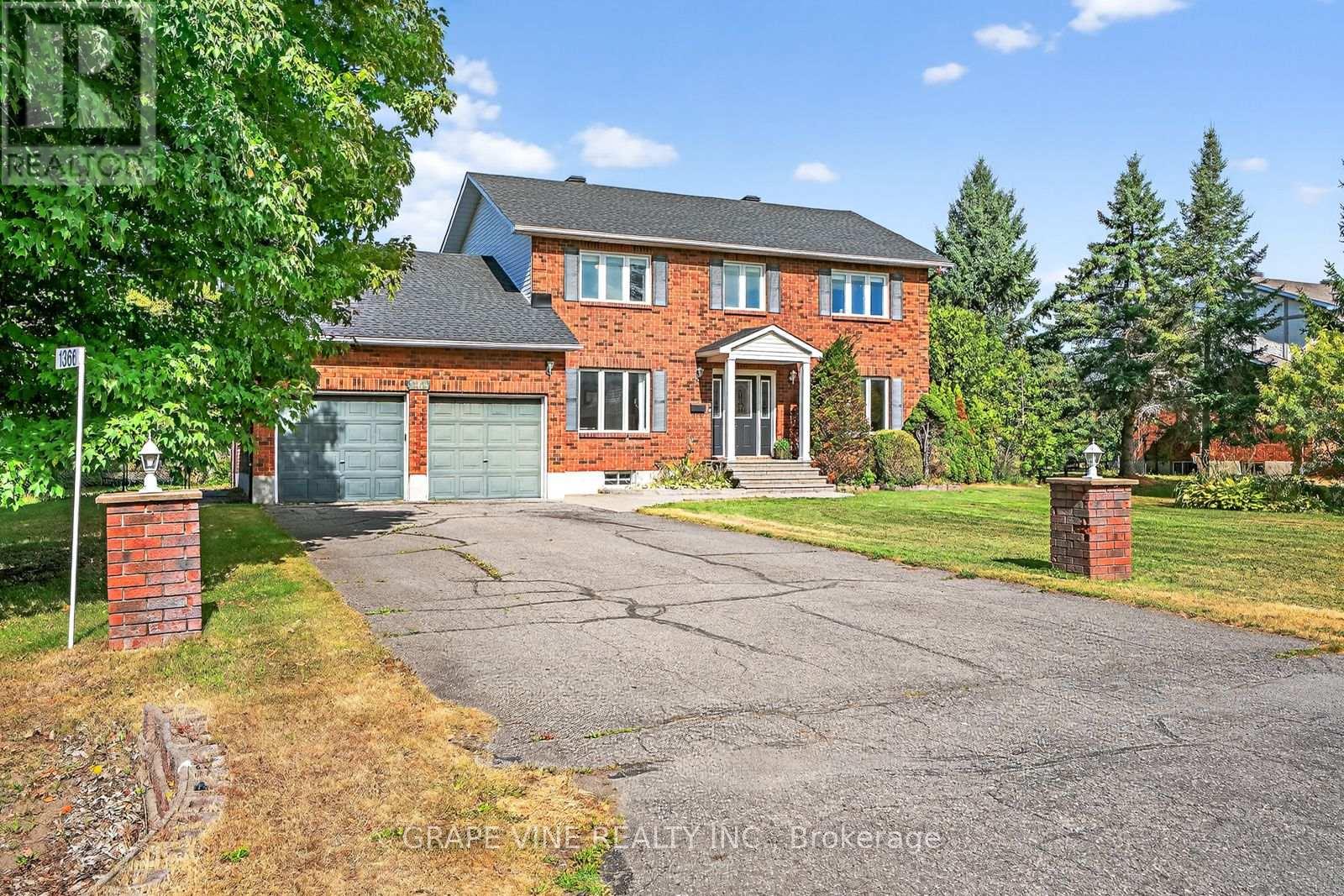 1366 Cornfield Cres, Ottawa, ON K4P 1E6