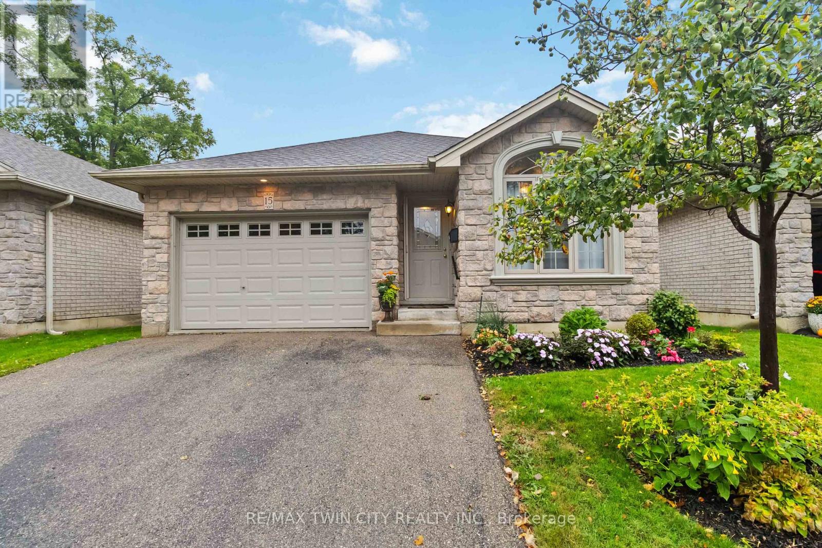 15 54 Glenwood Dr, Brantford, ON N3S 3G6