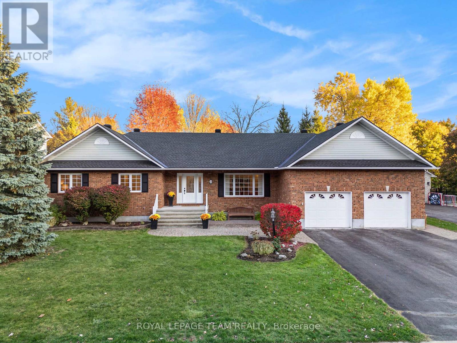 23 Cypress Gdns, Ottawa, ON K2S 1W6