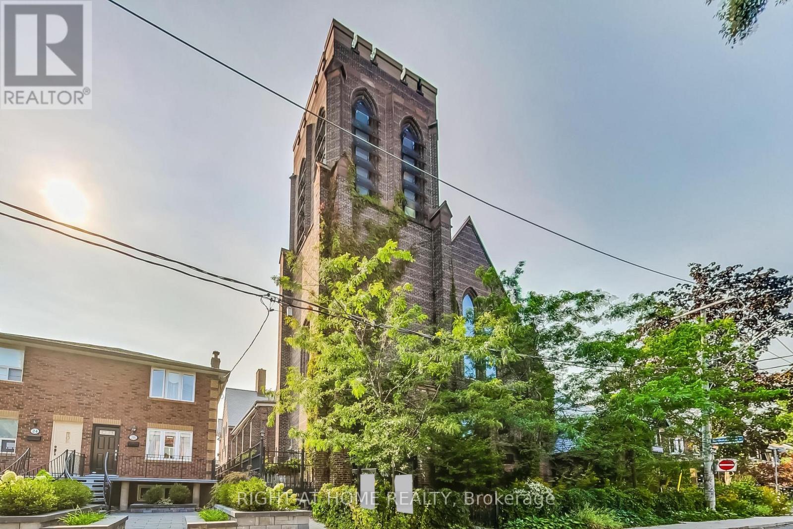 10 40 Westmoreland Ave, Toronto, ON M6H 2Z7