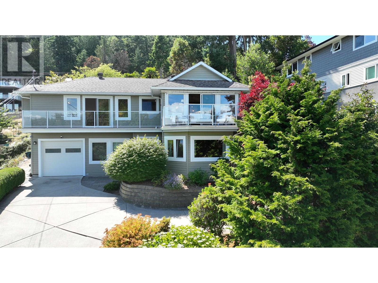 441 S Fletcher Rd, Gibsons, BC V0N 1V0