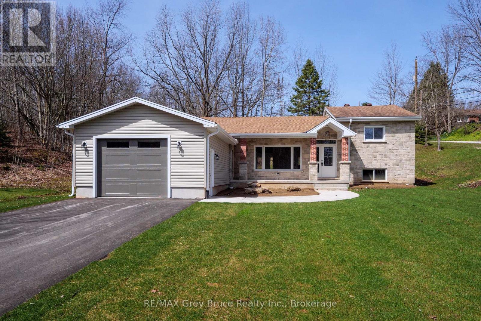 1996 6th Avenue West, Owen Sound, ON N4K 5J1