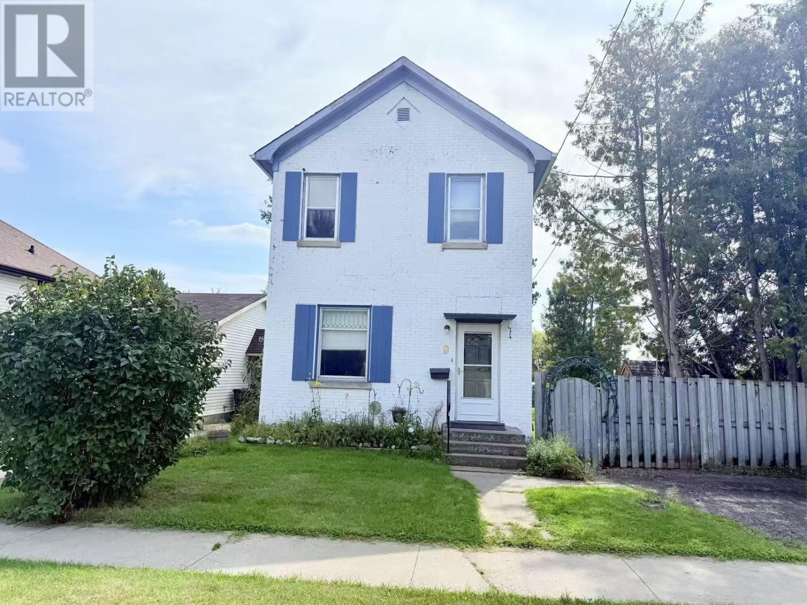 9 Ruttan St, Thunder Bay, ON P7A 5C4