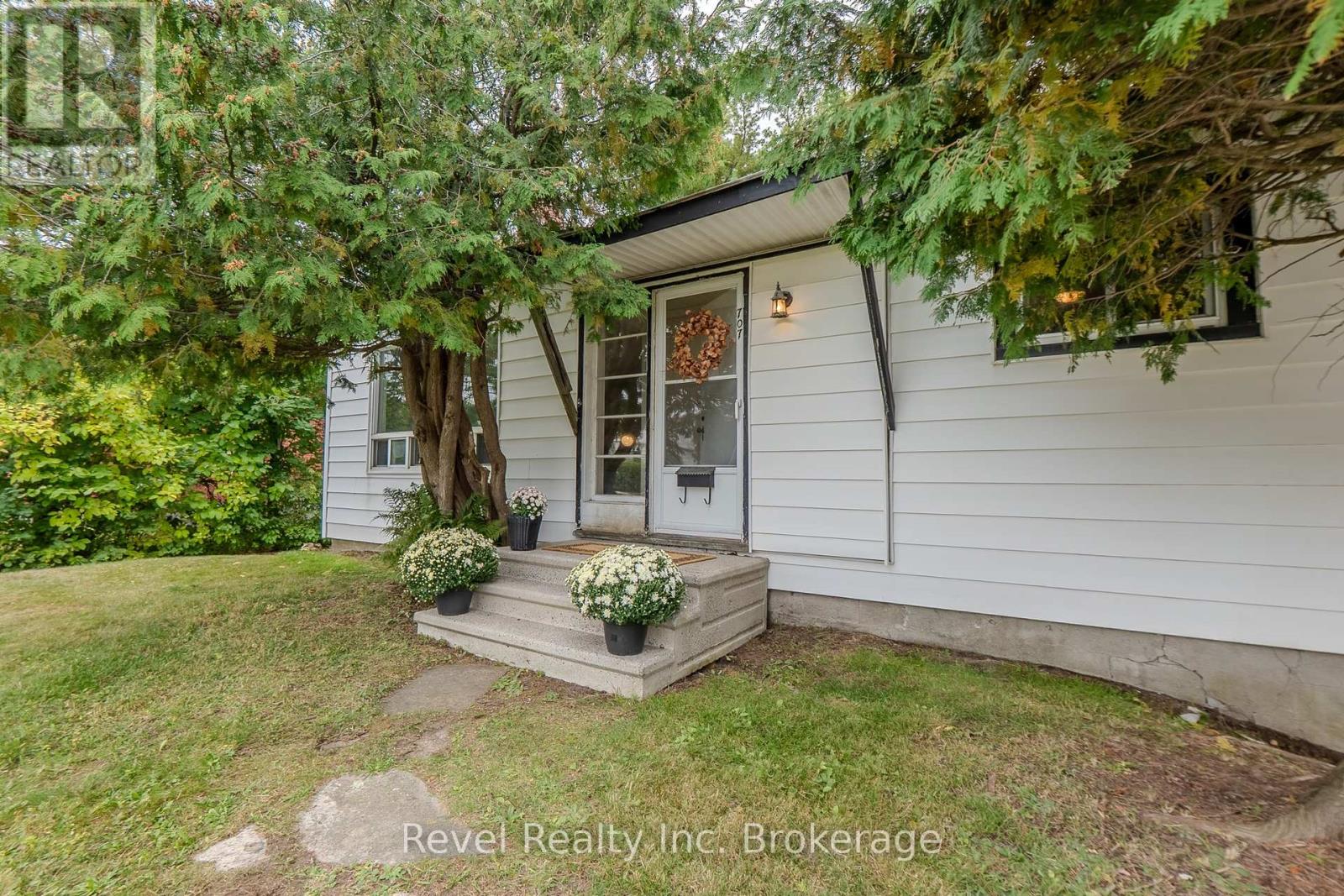 707 Bloem St, North Bay, ON P1B 4Z5