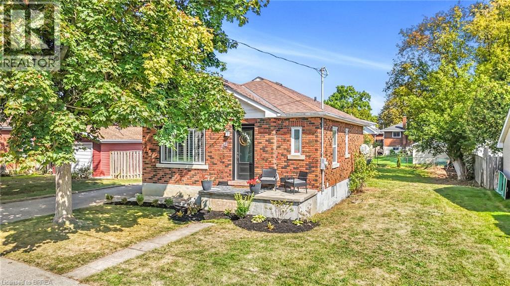 12 Patricia St, Brantford, ON N3T 1W5