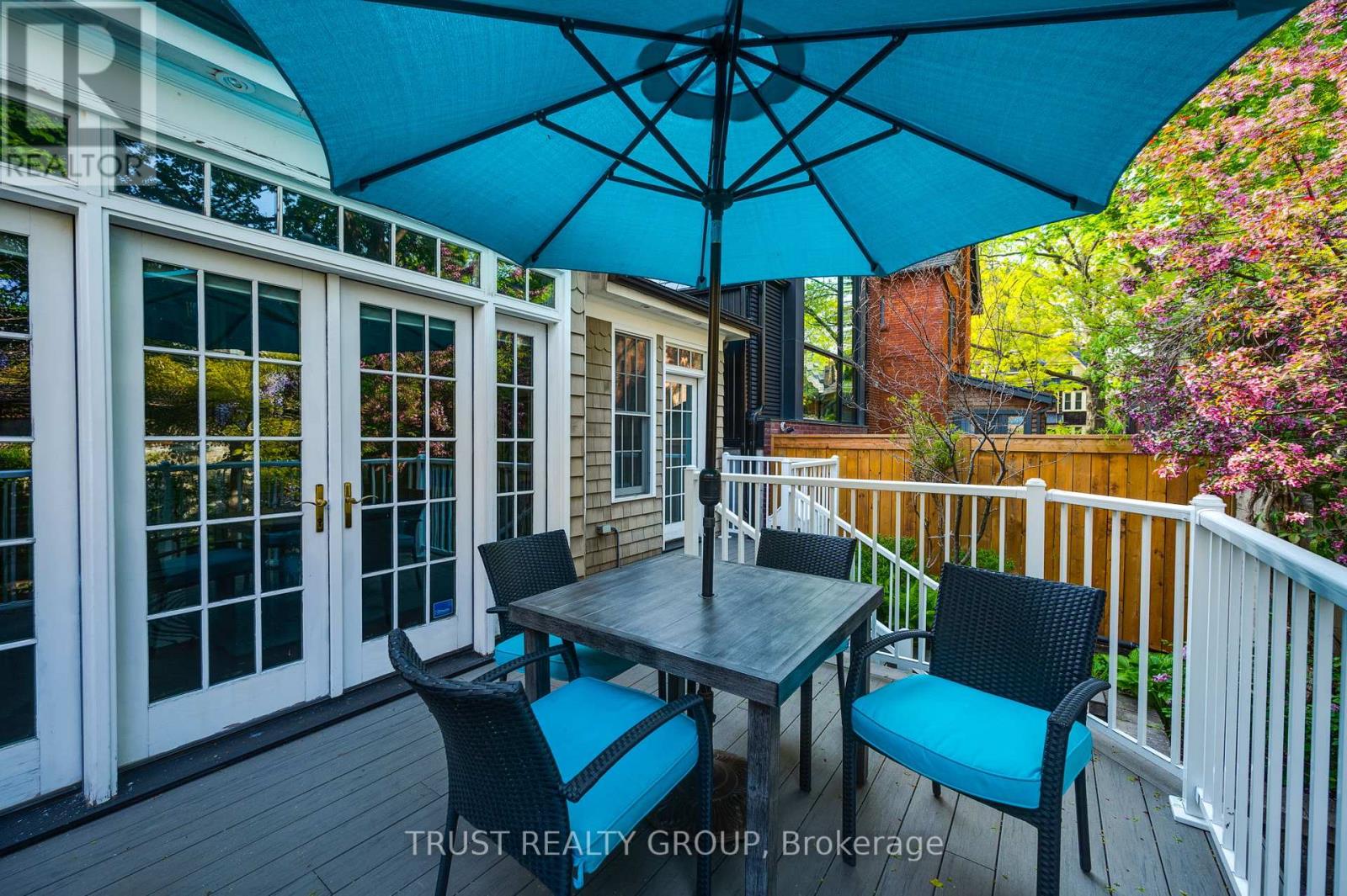 5 Ellerbeck St, Toronto, ON M4K 2T6
