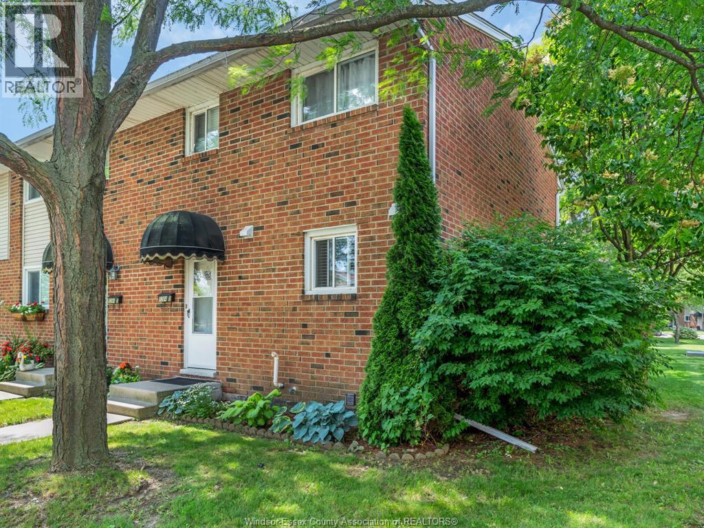 9384 Esplanade Unit 3, Windsor, ON N8R 2A3