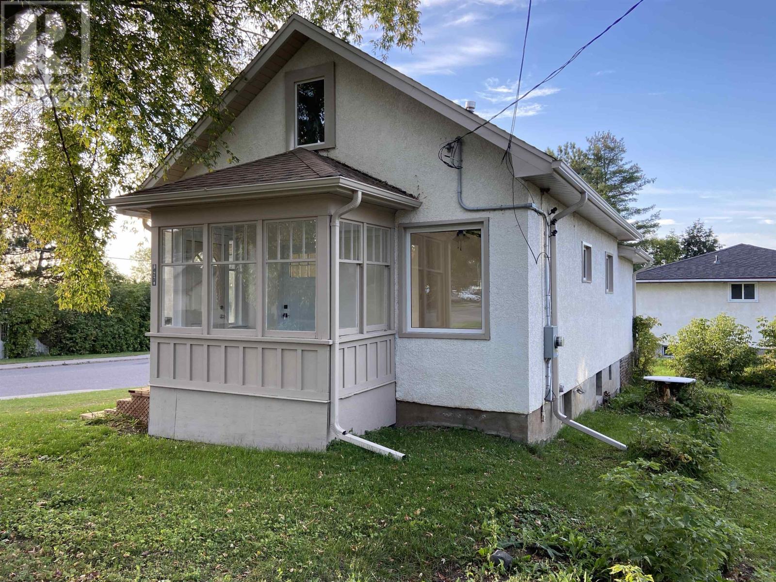 431 Queen St, Thunder Bay, ON P7B 2K5