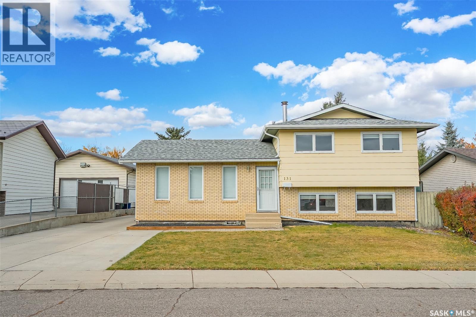 131 Arrand Cres, Saskatoon, SK S7M 5A3