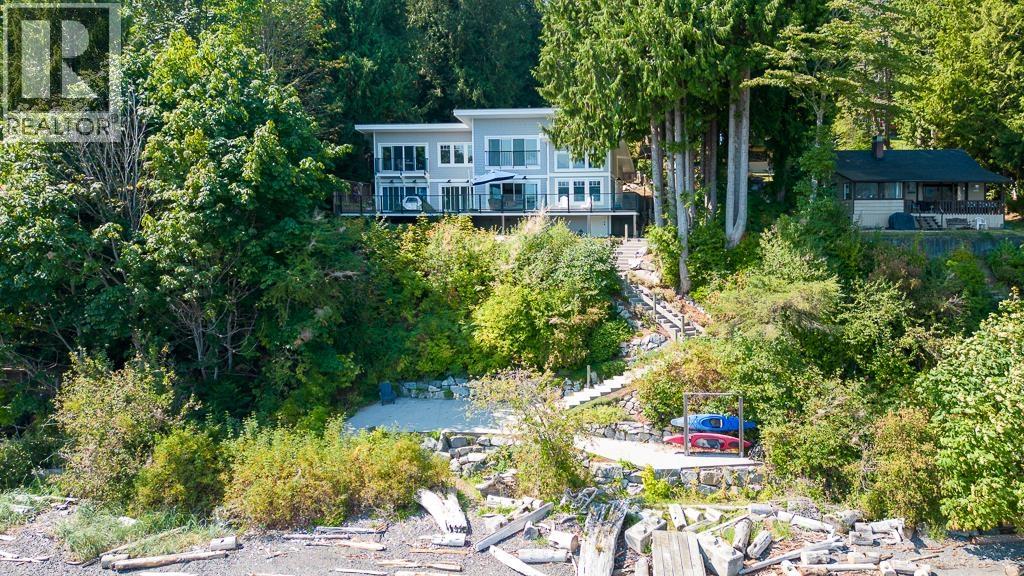 1980 Thornbrough Rd, Gibsons, BC V0N 1V6