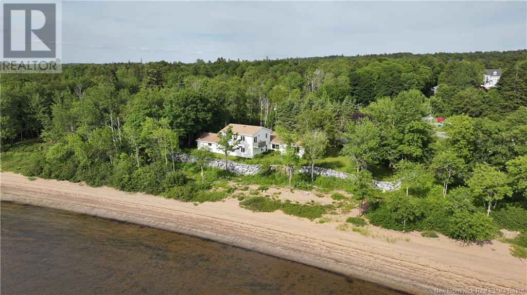 8 Tennis Court Rd, Rothesay, NB E2E 5W4