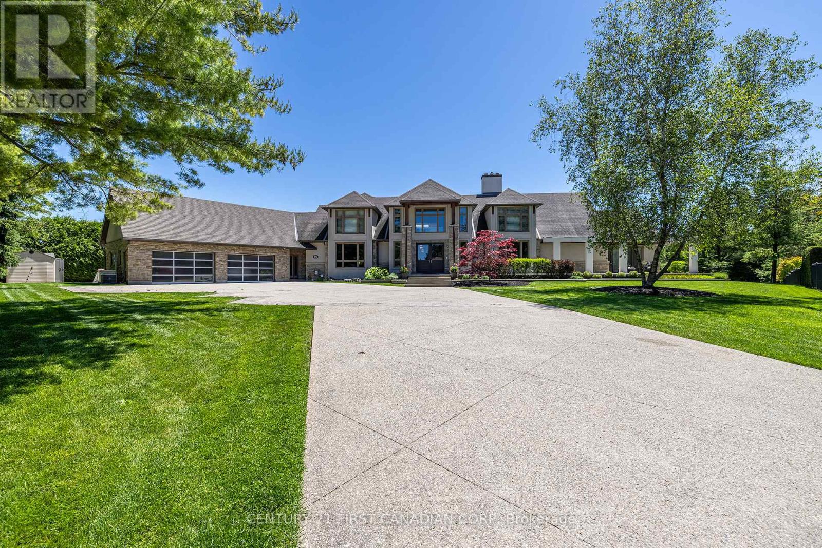 60 Sir Robert Pl, Middlesex Centre, ON N0M 1C0