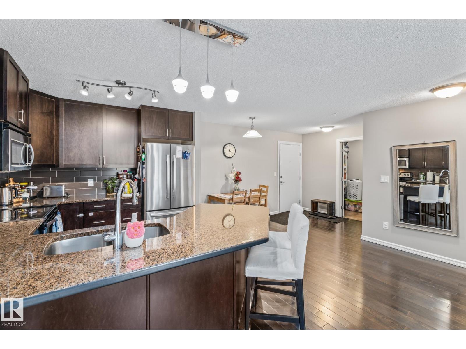 2204 44 Avenue Northwest #208, Edmonton, AB T6T 0G5