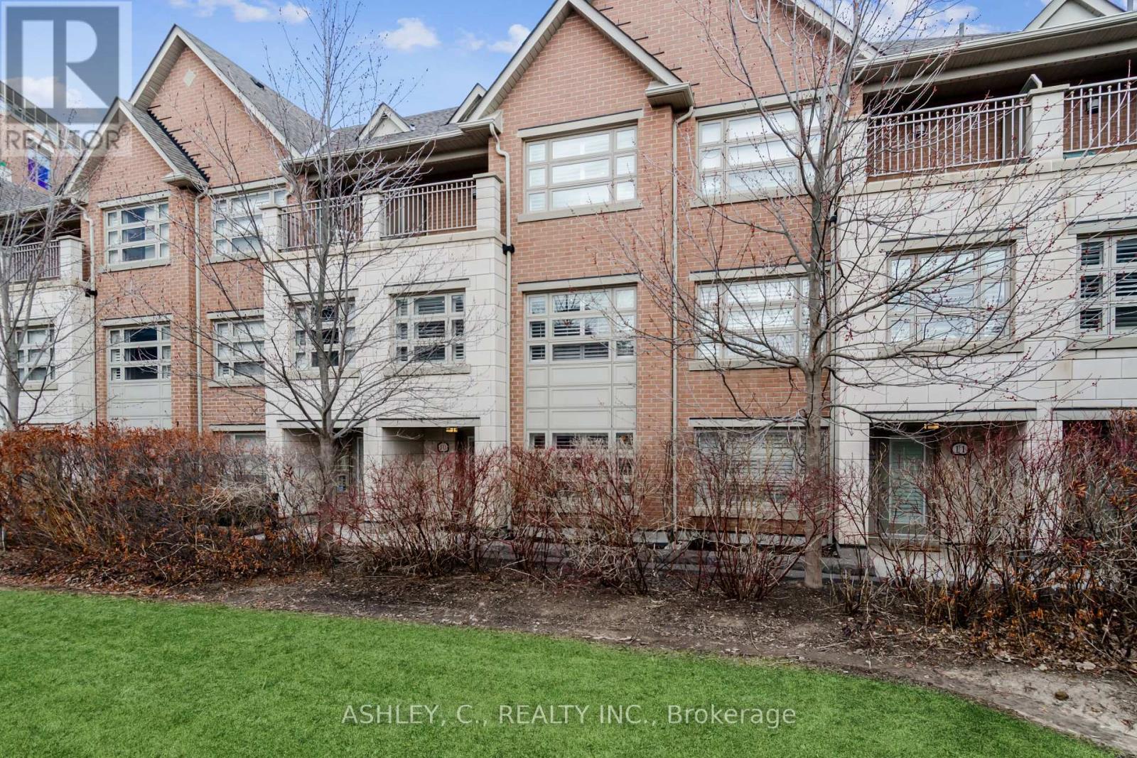 11 2460 Prince Michael Dr, Oakville, ON L6H 0G8