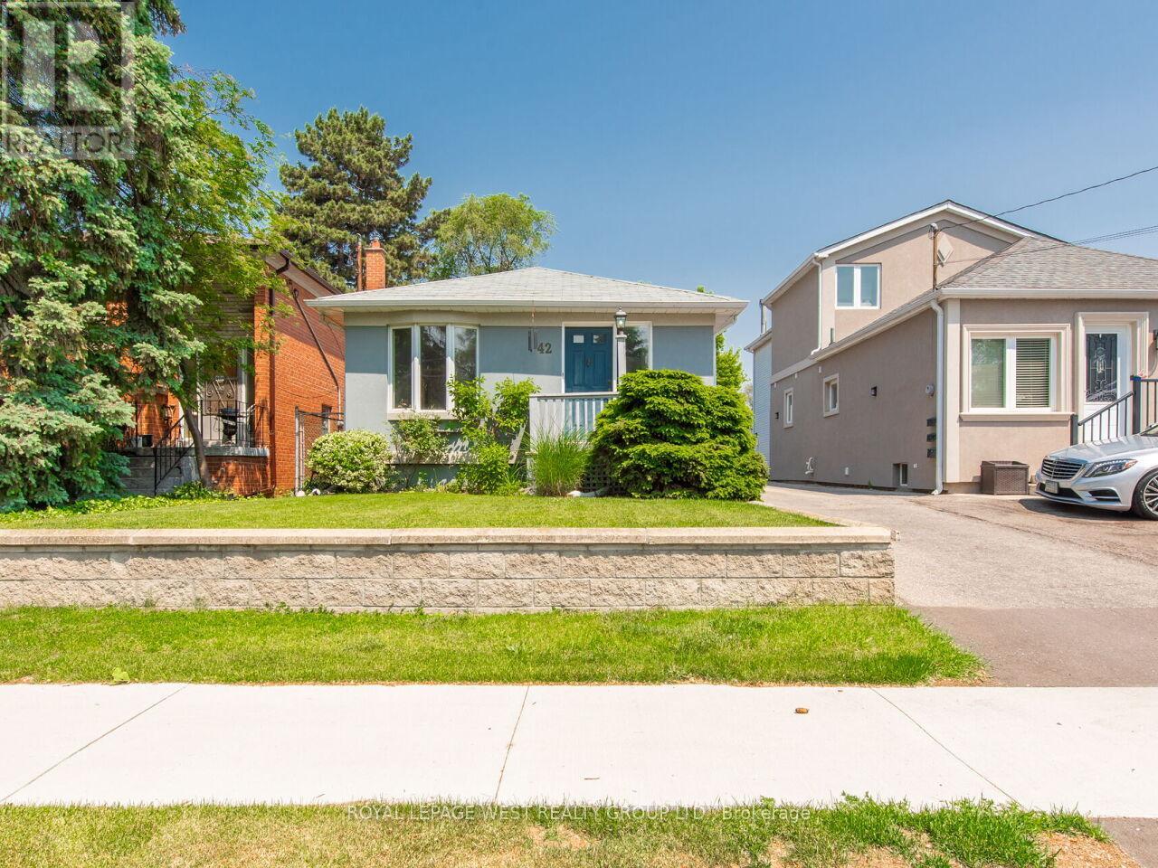 42 Tilden Cres N, Toronto, ON M9P 1V7