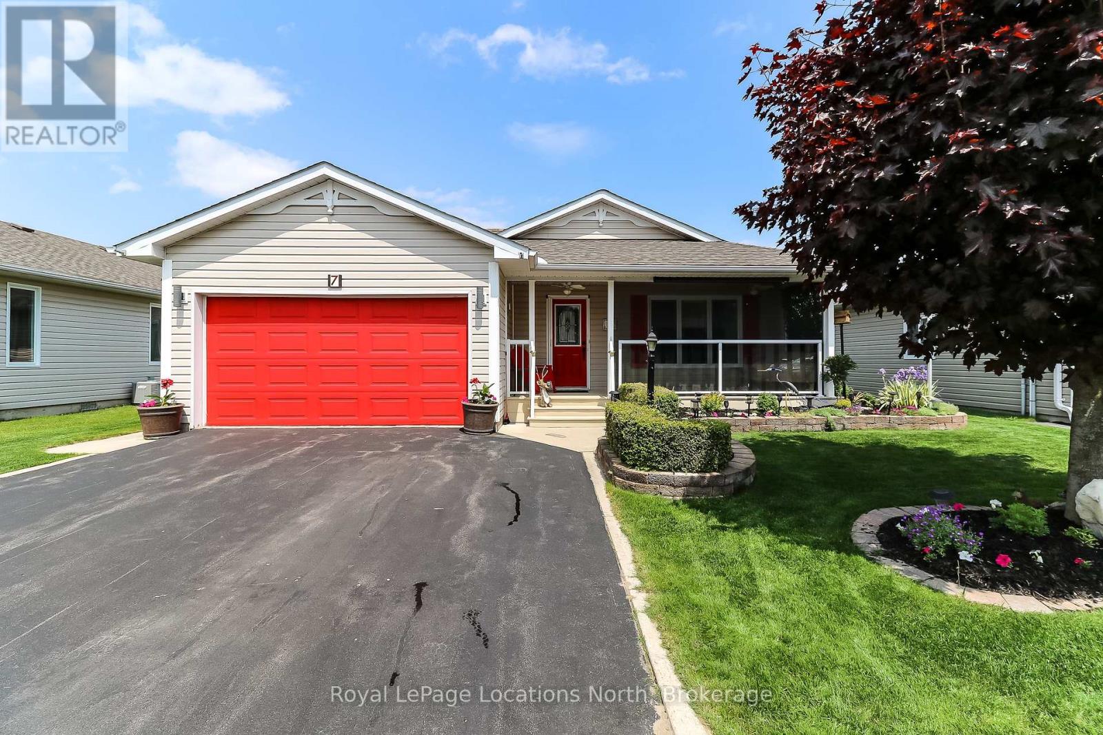 7 Kentucky Ave, Wasaga Beach, ON L9Z 3A8