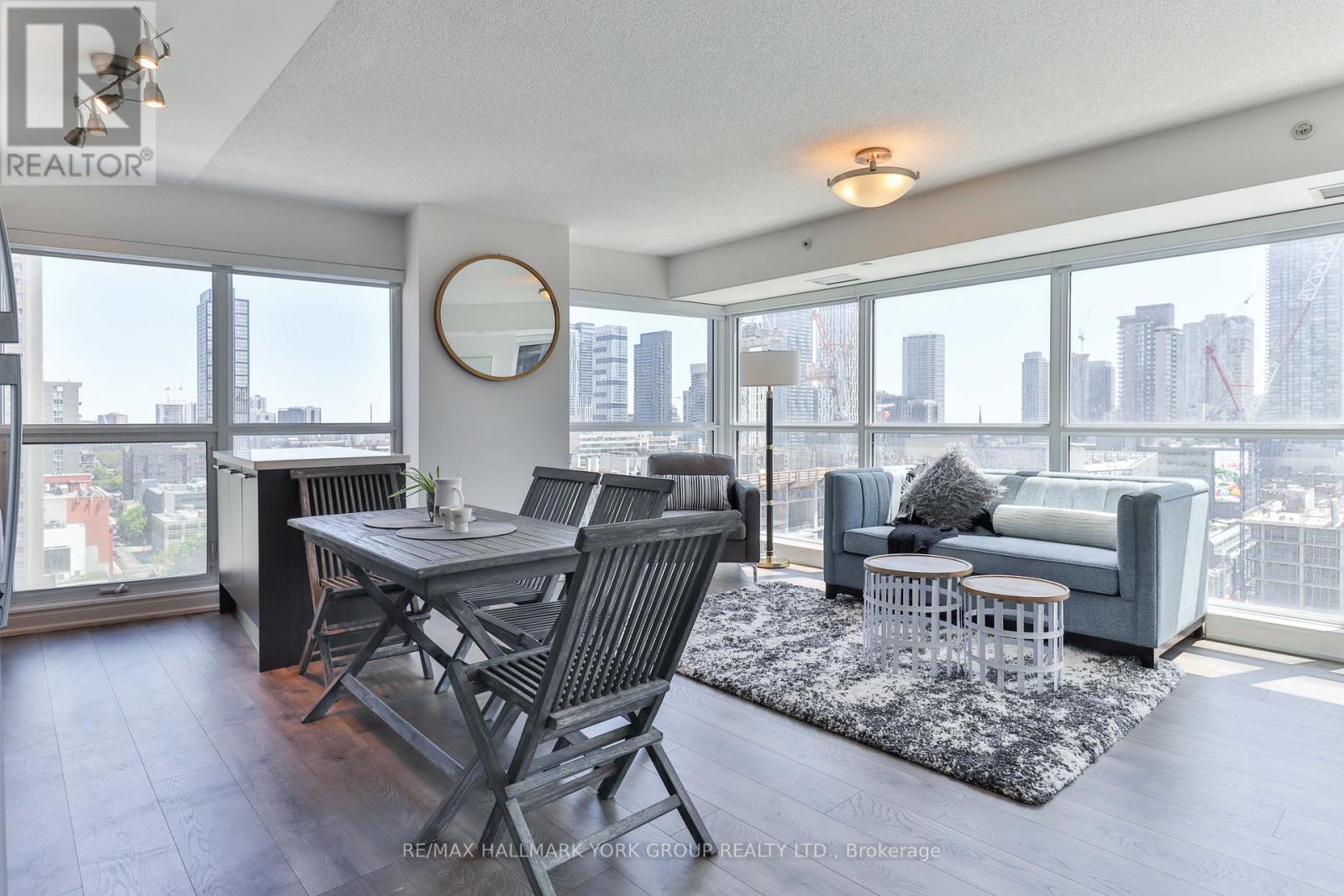 1607 386 Yonge St, Toronto, ON M5B 0A4