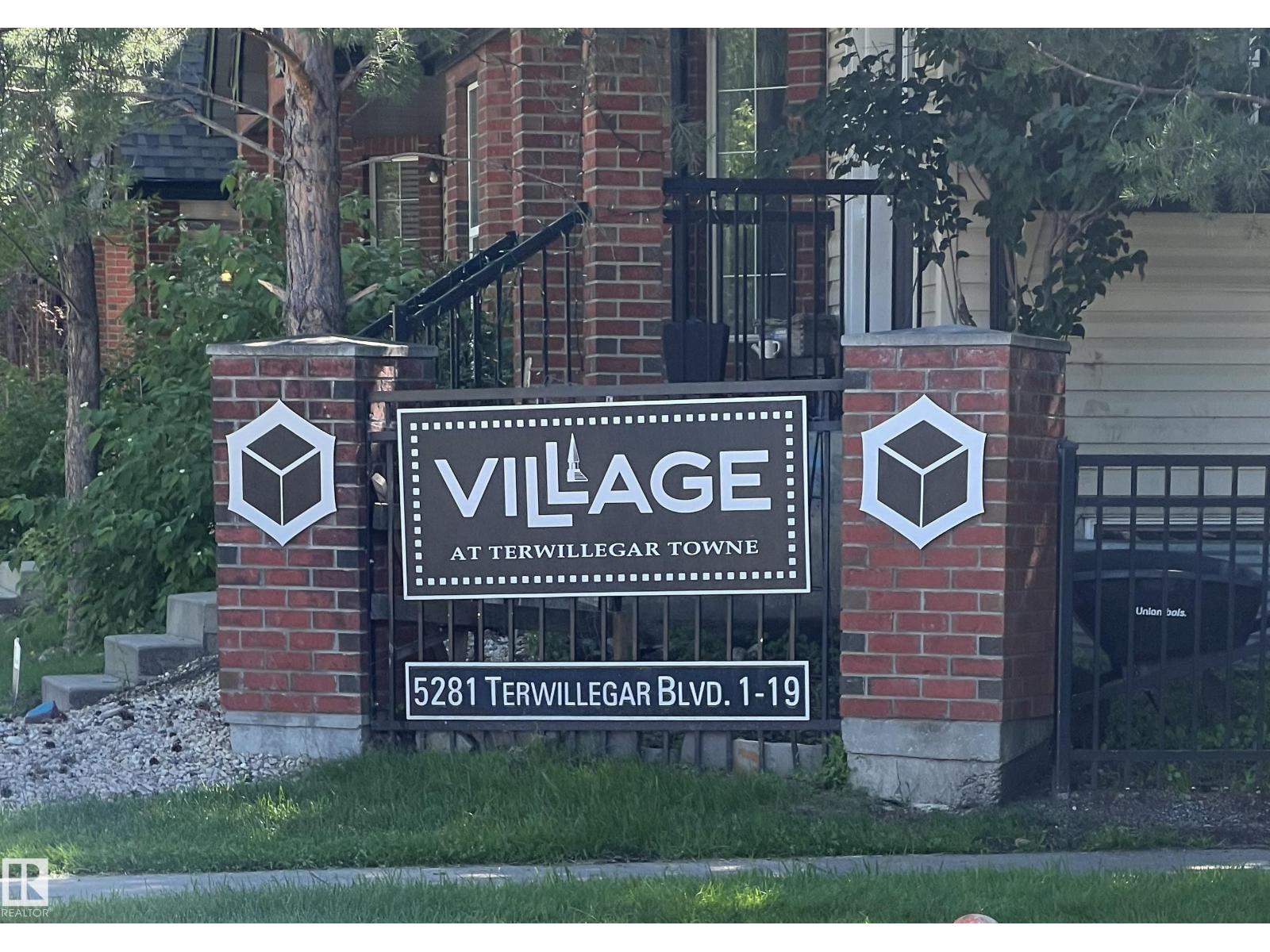 5281 Terwillegar Boulevard Northwest #18, Edmonton, AB T6R 0C5