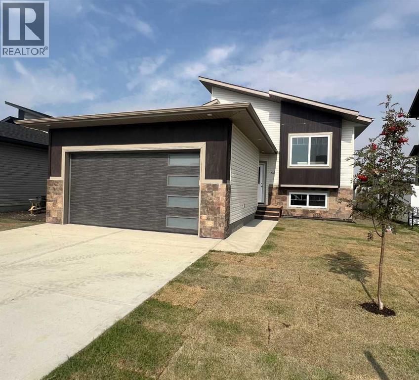 62 Metcalf Way, Lacombe, AB T4L 0J9