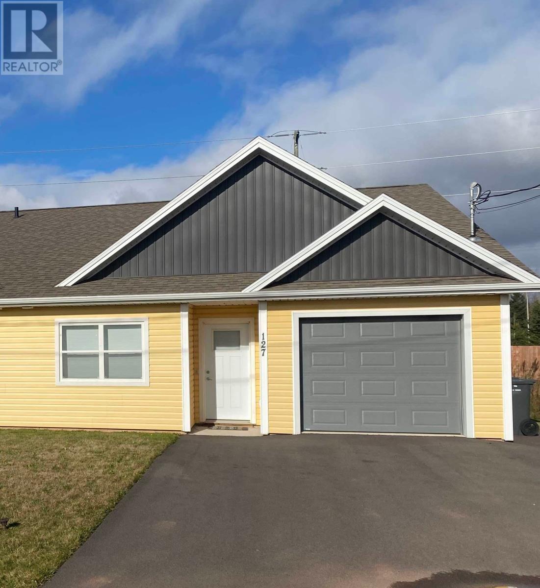 127 Oak Dr, Charlottetown, PE C1A 7Y8