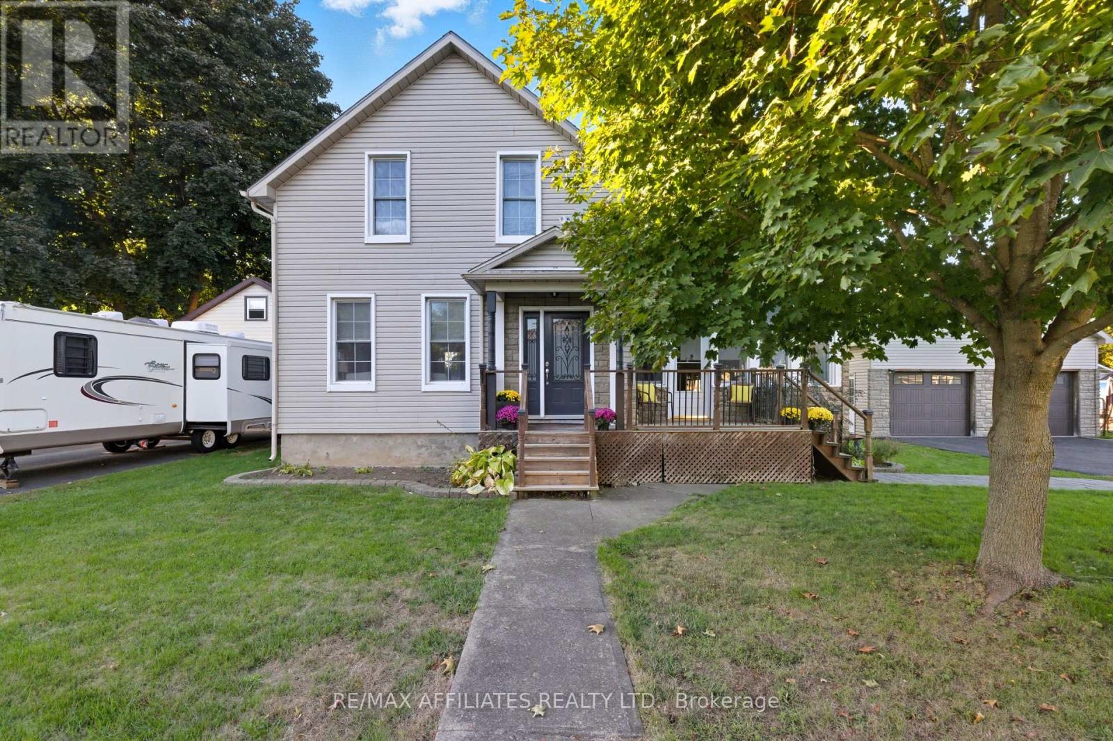 174 Park St W, Prescott, ON K0E 1T0