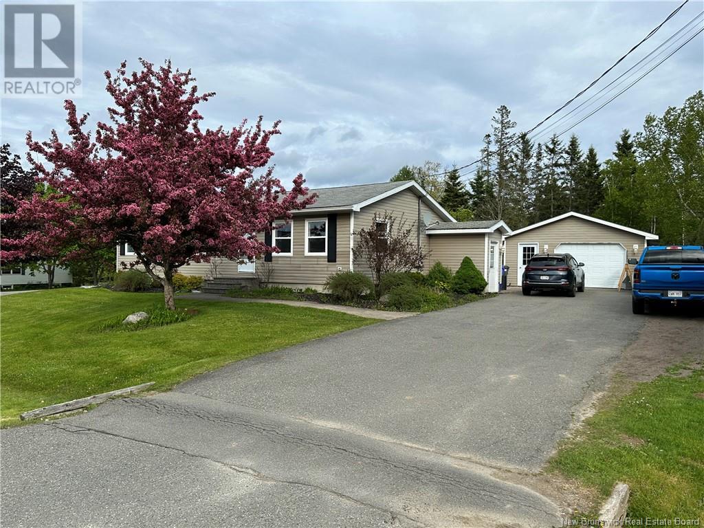 53 Demonts Ave, Saint Andrews, NB E5B 2K3