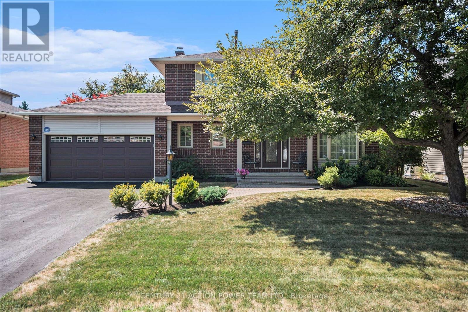 1358 Turner Cres, Ottawa, ON K1E 2Y4