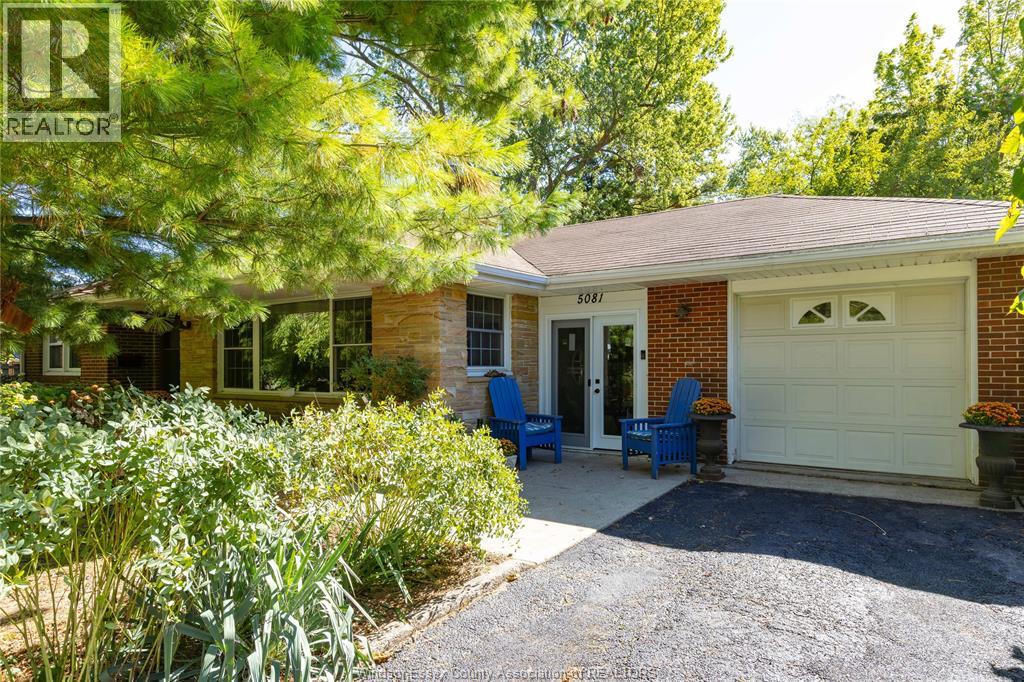 5081 Royal Ct, Windsor, ON N8T 1G5
