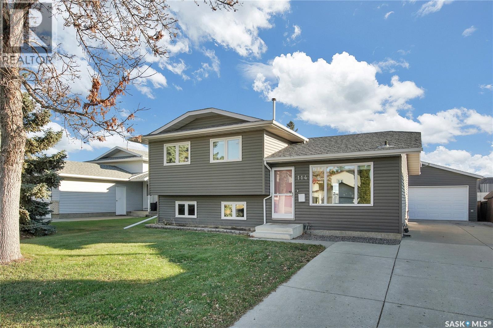 114 Hunt Rd, Saskatoon, SK S7L 7C9