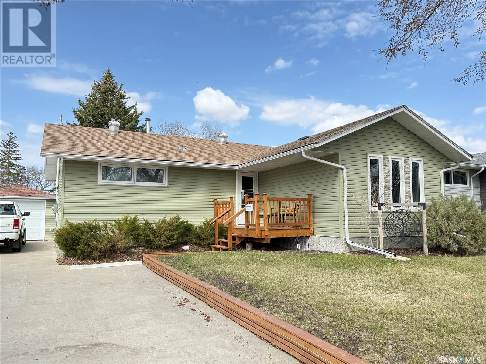 615 Windsor St, Weyburn, SK S4H 0X1