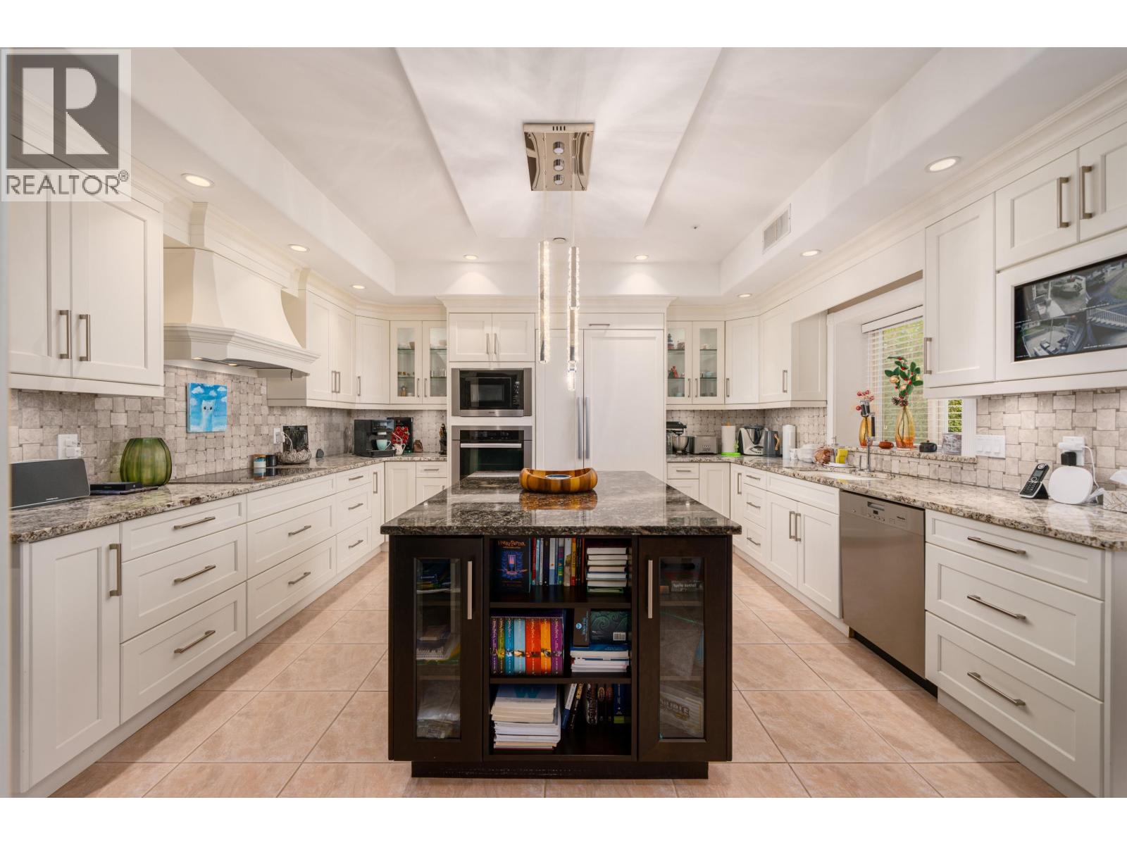 5566 Trafalgar St, Vancouver, BC V6N 1C3