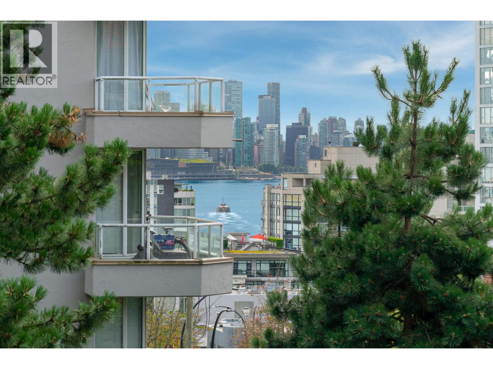 444 Lonsdale Avenue Unit 303, North Vancouver, BC V7M 3H5