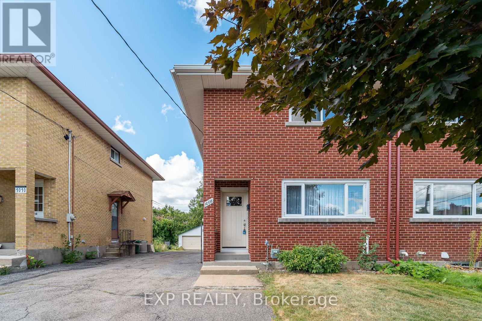 1008 Riddell Ave S, Ottawa, ON K2C 2J5