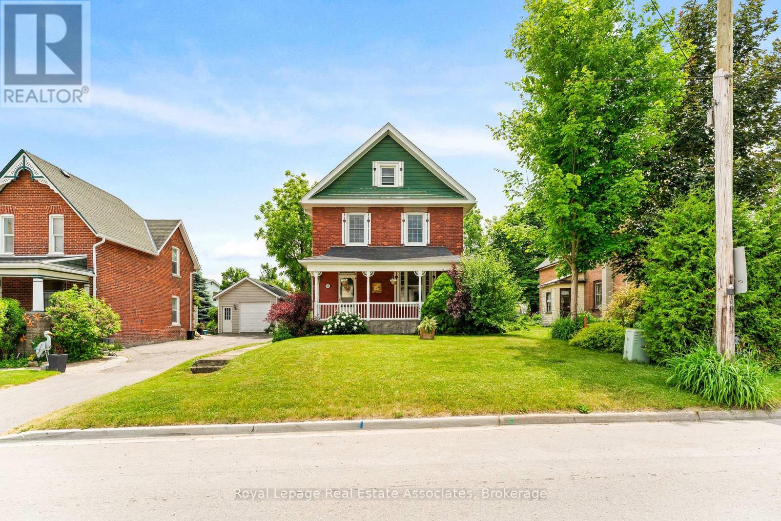 1379 Killarney Beach St, Innisfil, ON L0L 1W0