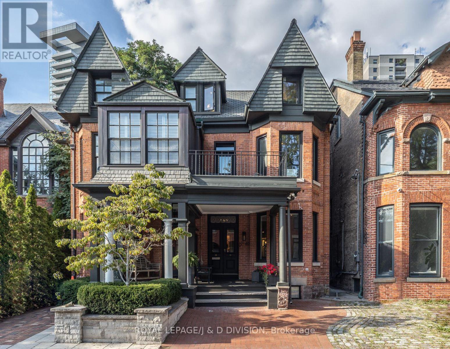 40 Bernard Ave, Toronto, ON M5R 1R2