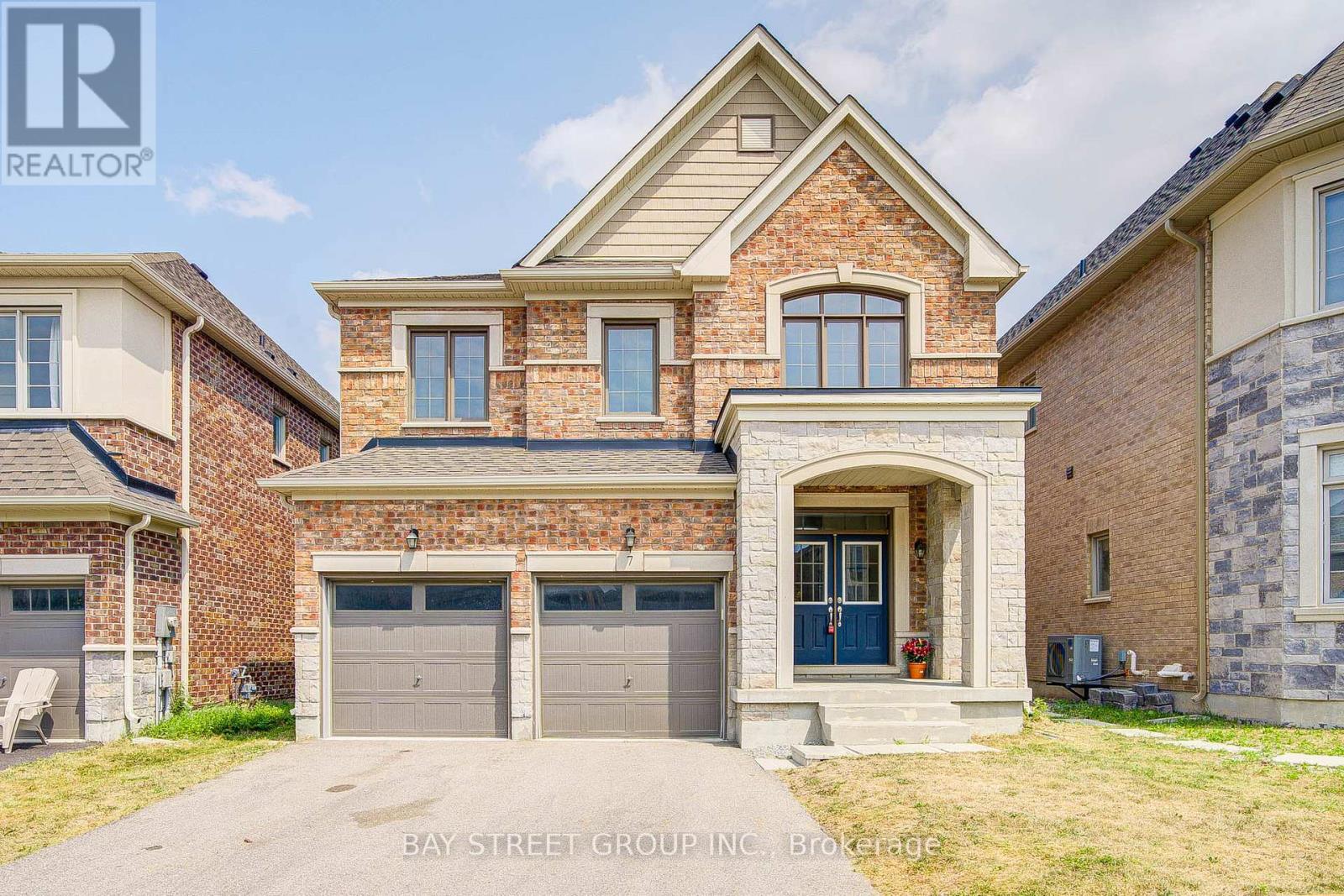 7 Yarrow Ln, East Gwillimbury, ON L9N 1M8
