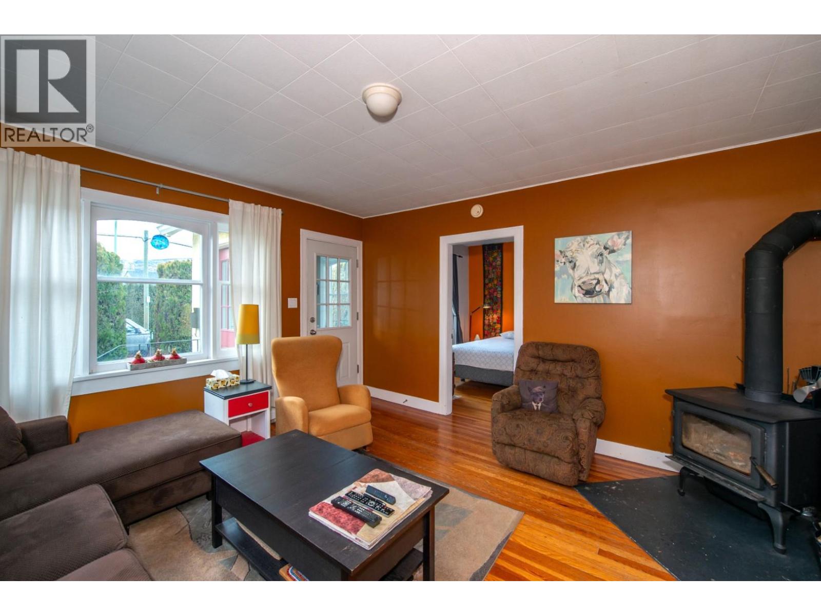 1233 Ethel St, Kelowna, BC V1Y 2W6