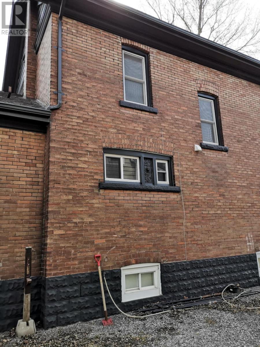 25 Isabel St, Port Colborne, ON L3K 4W6