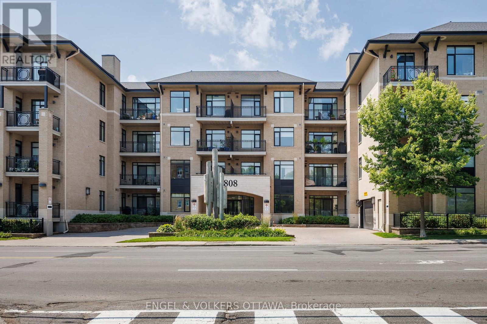 319 808 Bronson Ave, Ottawa, ON K1S 5A4