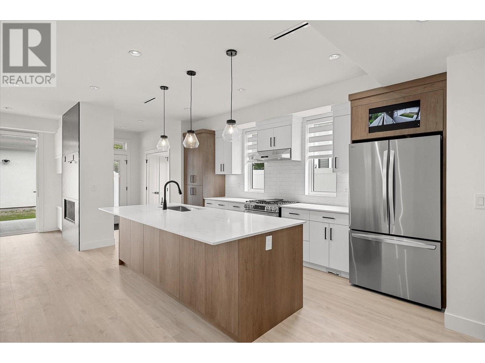 840 Grenfell Avenue Unit 3, Kelowna, BC V1Y 5J4