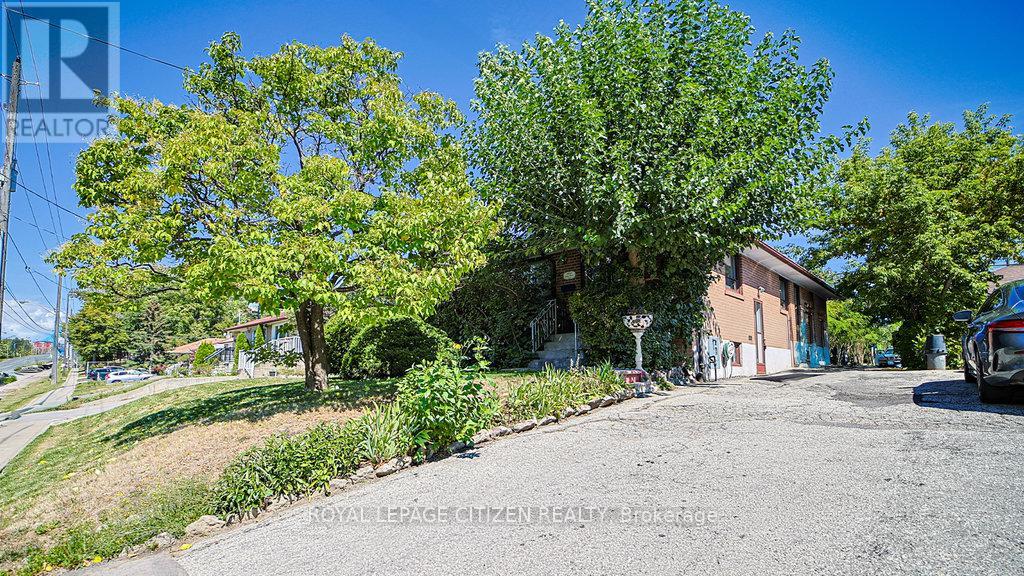 2615 Jane St, Toronto, ON M3L 1R9