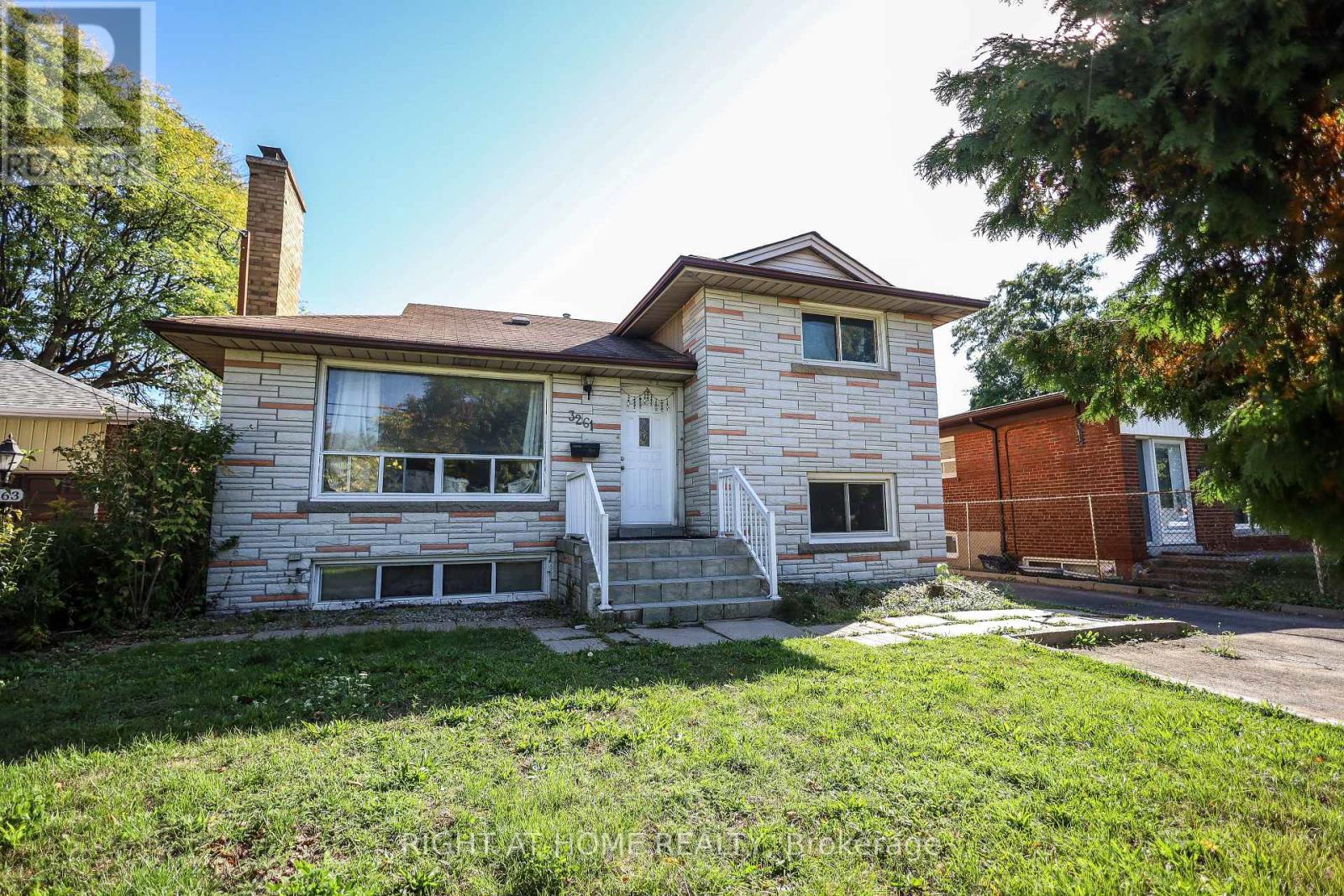 3261 Lawrence Ave E, Toronto, ON M1H 1A5