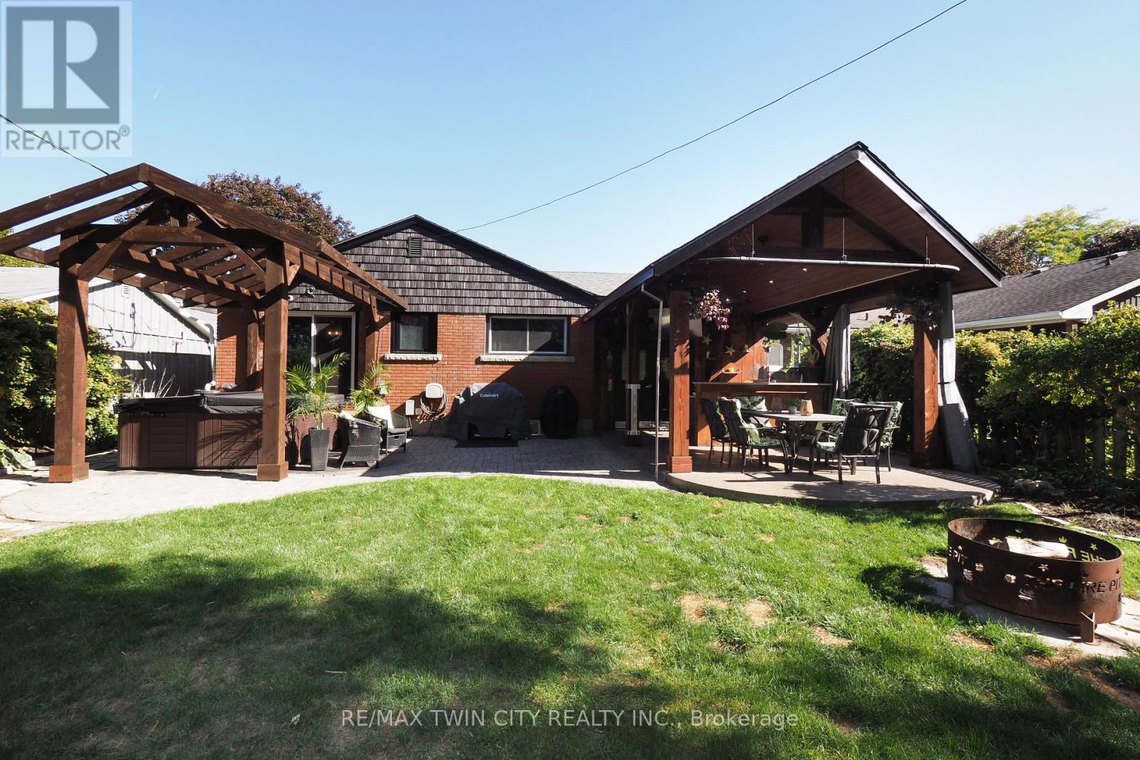 50 Highman Ave, Cambridge, ON N1R 3L7