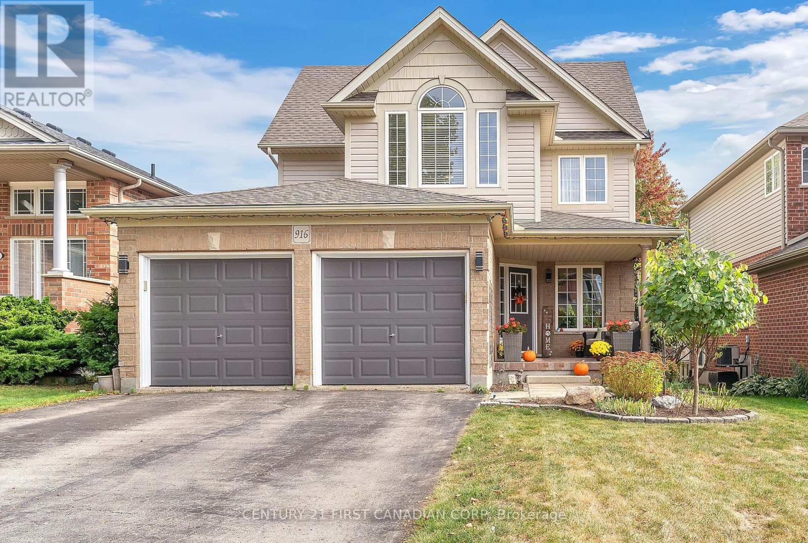916 Cresthaven Cres, London, ON N6K 4W1