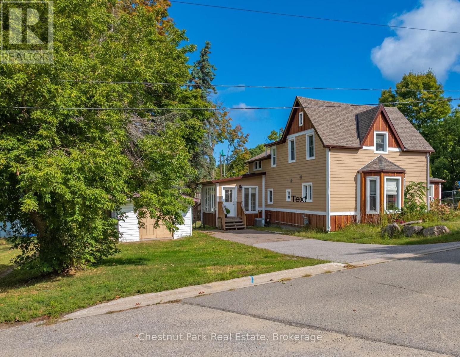 615 Bay St, Gravenhurst, ON P1P 1G8