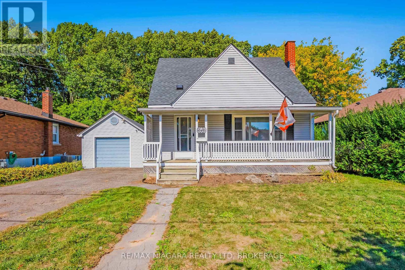 6589 Dunn St, Niagara Falls, ON L2G 2P9