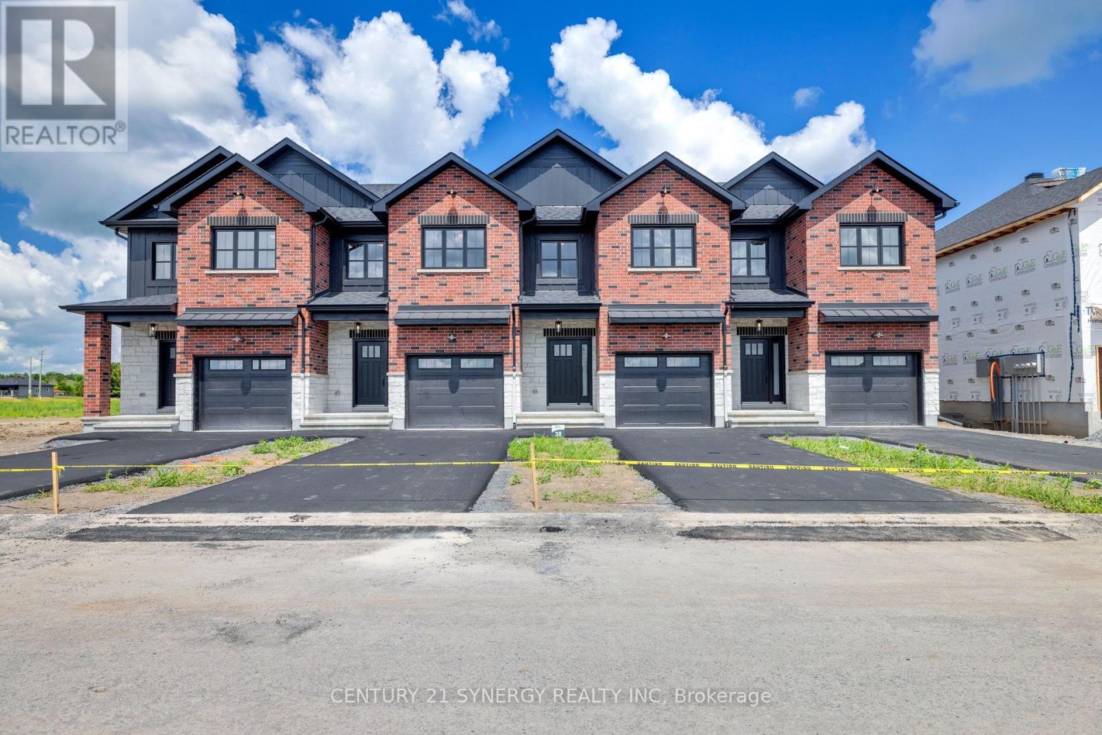 25 Helen St, North Stormont, ON K0A 1R0