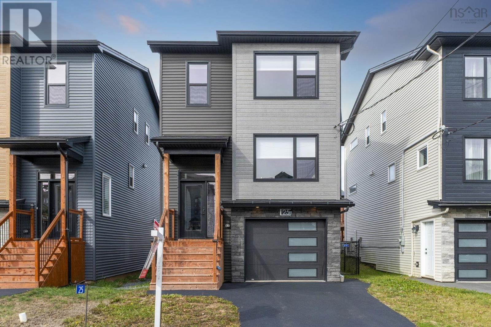 25 Sam Cres, Enfield, NS B2S 0G9