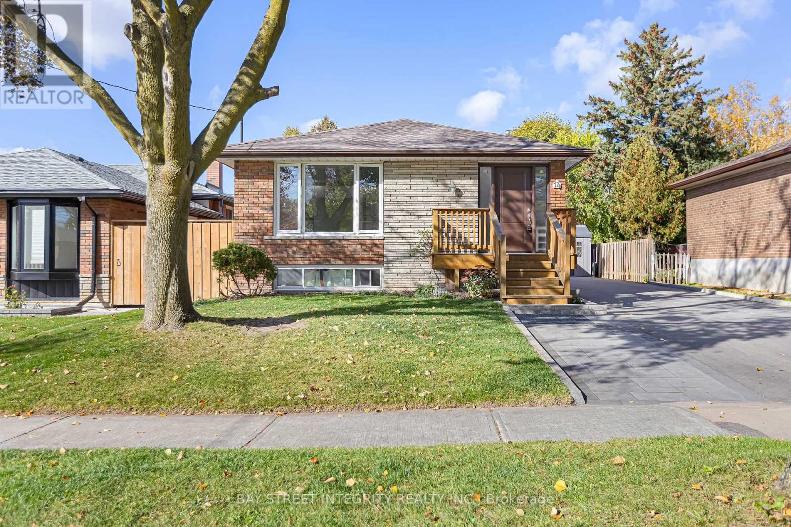 14 Madrid St, Toronto, ON M1P 4L8