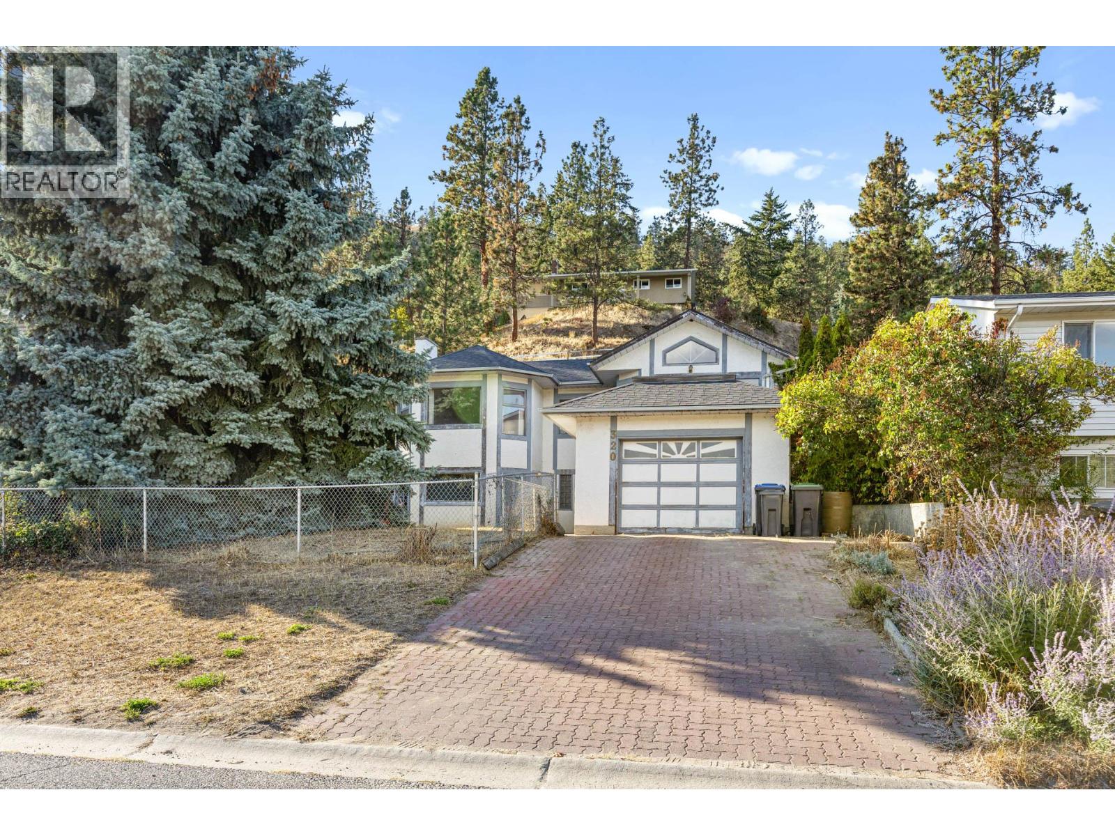 320 Moubray Rd, Kelowna, BC V1V 1R5